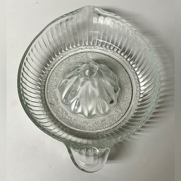Mid Century Vintage Starburst Pattern Cut Glass Antique Citrus Juicer - Picture 3 of 14